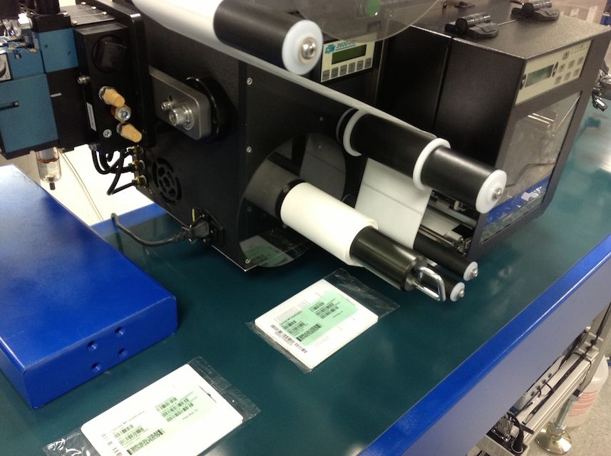 Print-and-apply labelling machine